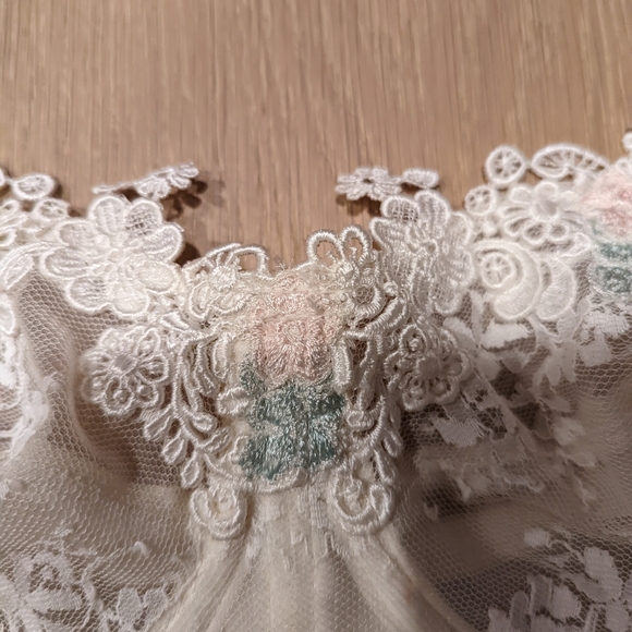 Victoria's Secret Gold Label Cream Lace Bustier - Picture 3 of 9